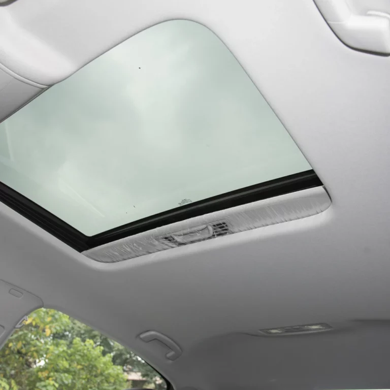 Volkswagen Passat PHEV sunroof