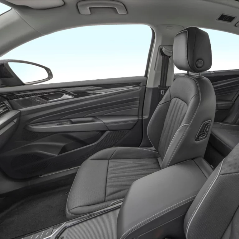 Volkswagen Tayron driver view