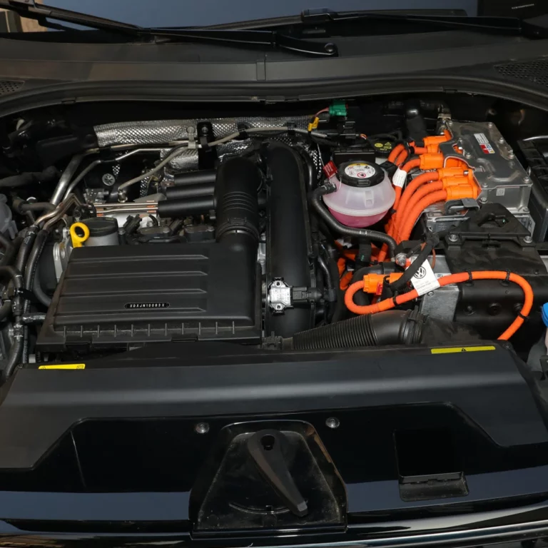 Volkswagen Tayron engine compartment