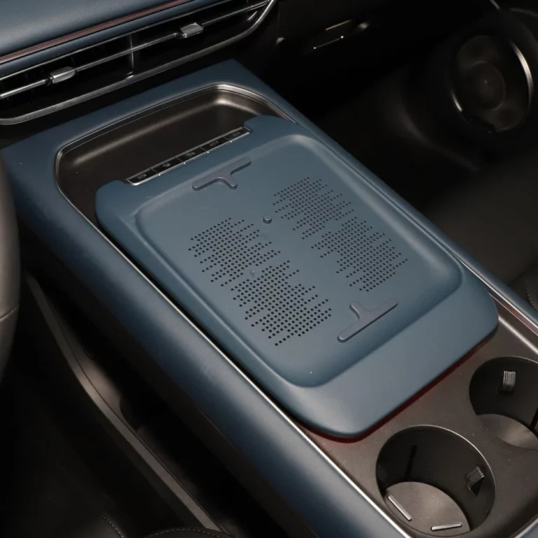 Voyah Free In-car Wireless phone charger