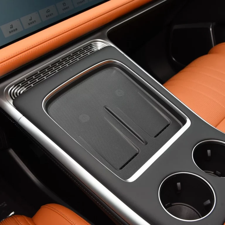 Xpeng G9 in-car wireless phone charger