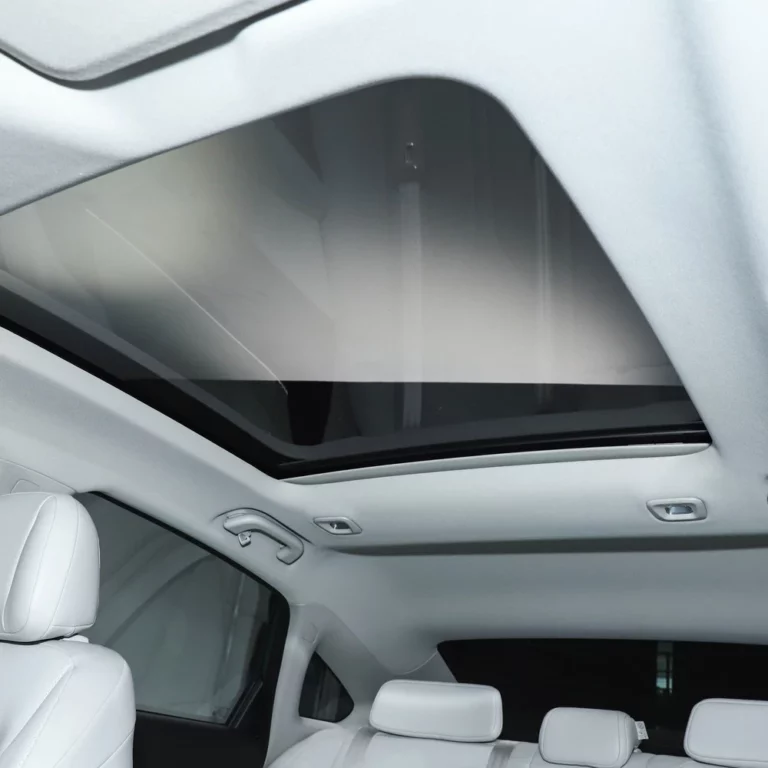 Xpeng P5 sunroof