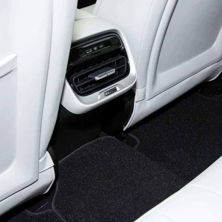 Xpeng P7 back seats air vent