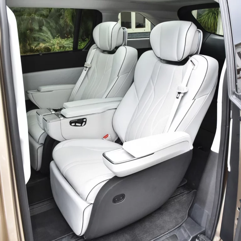 Xpeng X9 middle seats